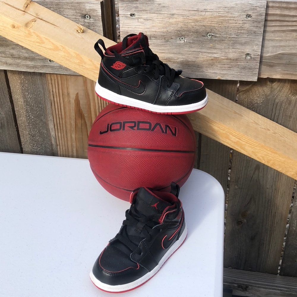Jordan infant/toddler basketball shoes size 8